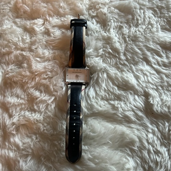 Authentic Burberry watch - Picture 2 of 3